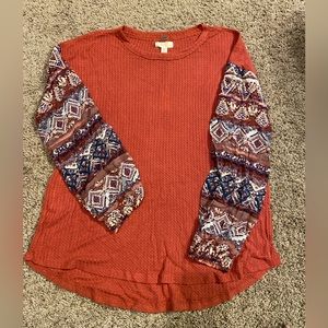 NWT Women’s long sleeve waffle shirt with patterned sleeves